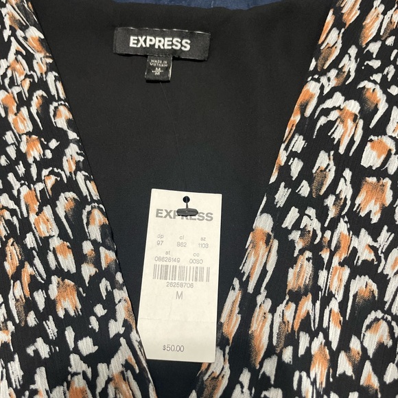 Express cropped women blouse. NWT black color Size Medium - Picture 3 of 5